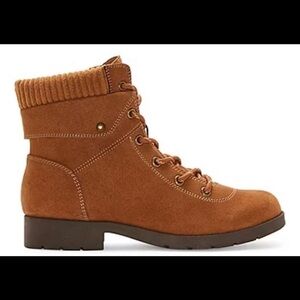 Women’s lace-up boots. Size 8